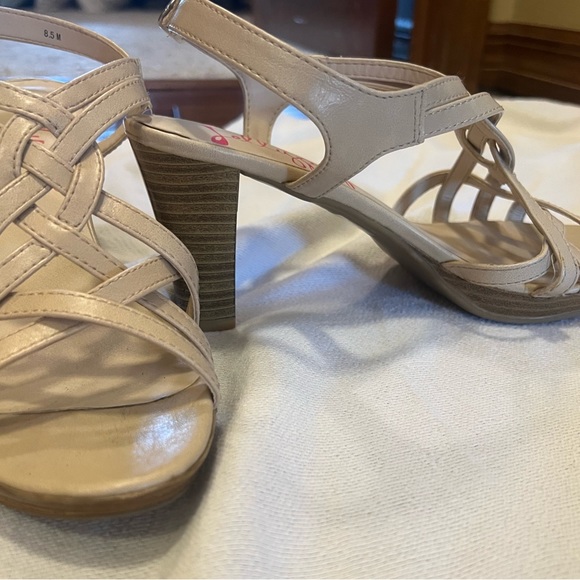 Ladies Tan Strappy heeled Sandals size 8.5 - Picture 9 of 16